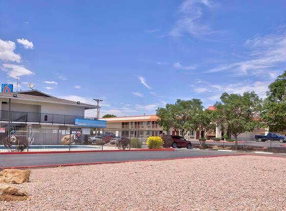 Motel 6 Gallup, NM allows check-in for 18 year-old guests
