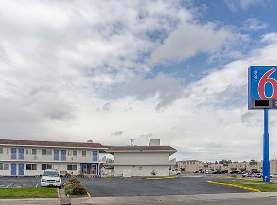 Motel 6 Rock Springs, WY allows check-in for 18 year-old guests