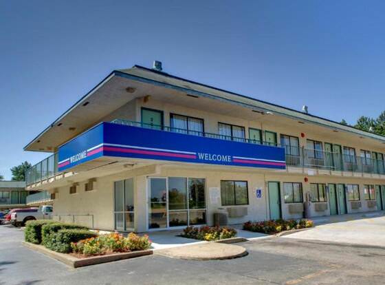 Arya Inn allows check-in for 18 year-old guests