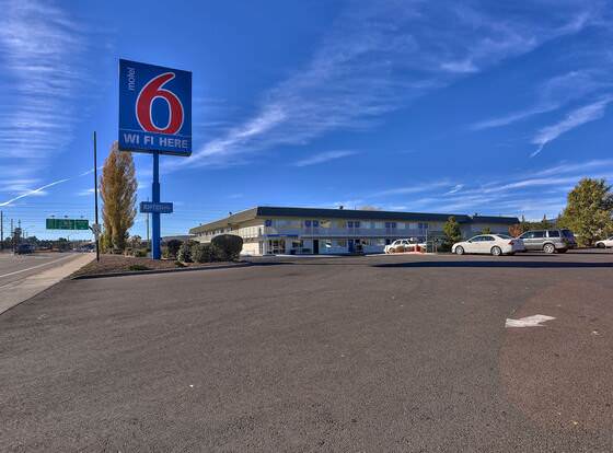 Motel 6 Flagstaff, AZ - Butler allows check-in for 18 year-old guests