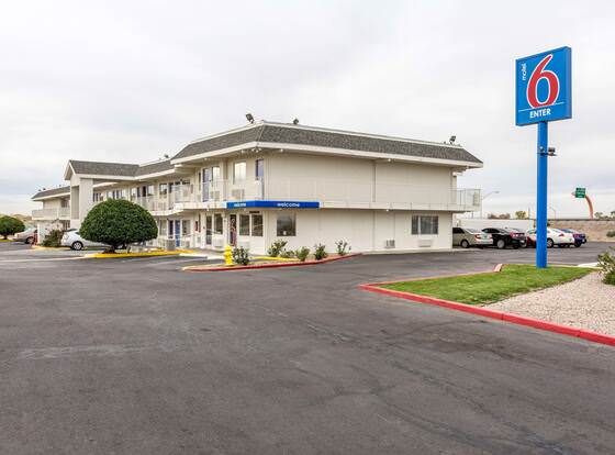 Motel 6 Albuquerque, NM - South - Airport allows check-in for 18 year-old guests