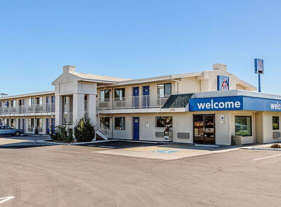 Motel 6 Richland, WA - Kennewick allows check-in for 18 year-old guests