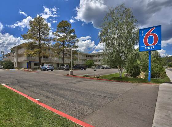 Motel 6 Flagstaff, AZ - West - Woodland Village allows check-in for 18 year-old guests