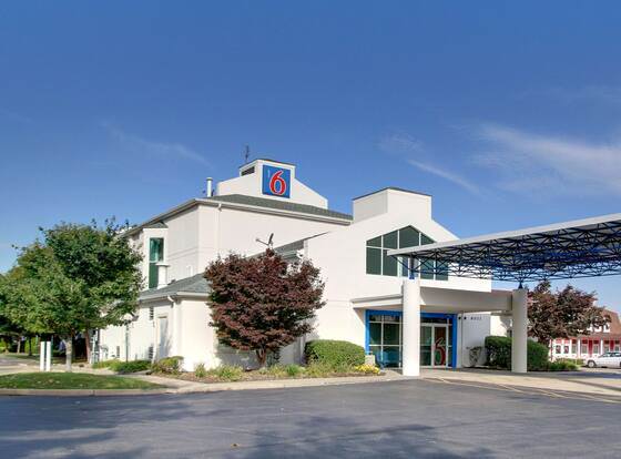 Motel 6 Springfield, IL allows check-in for 18 year-old guests