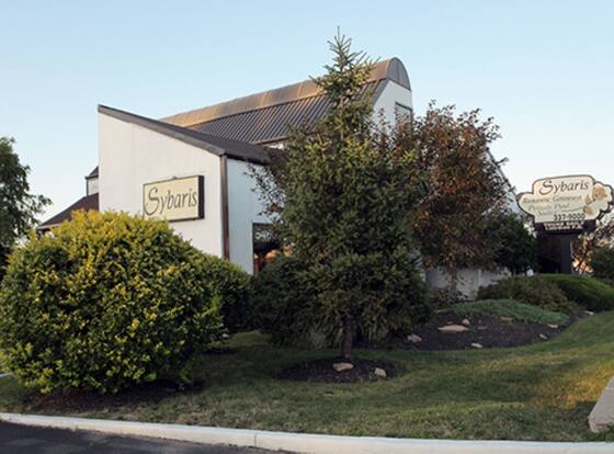 Sybaris Pool Suites Indianapolis allows check-in for 18 year-old guests