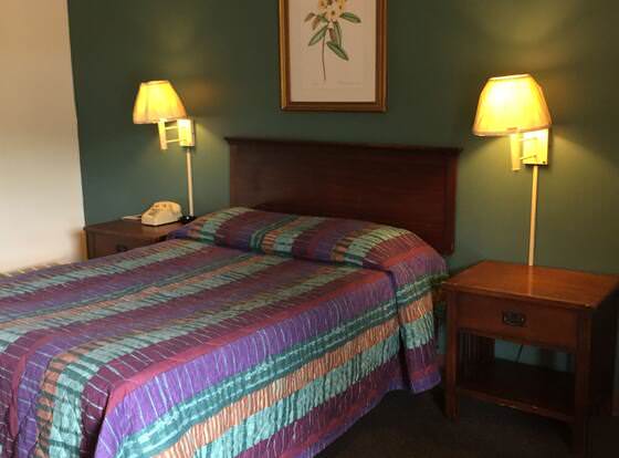 Hudson Plaza Motel Bayonne / Jersey City allows check-in for 18 year-old guests
