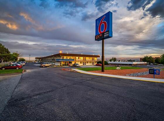 Motel 6 Grand Junction, CO allows check-in for 18 year-old guests