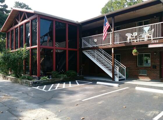 Lookout Lodge allows check-in for 18 year-old guests