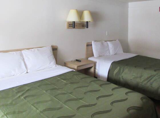 Rodeway Inn allows check-in for 18 year-old guests