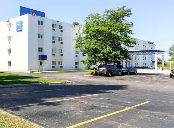 Motel 6 Portland, ME allows check-in for 18 year-old guests