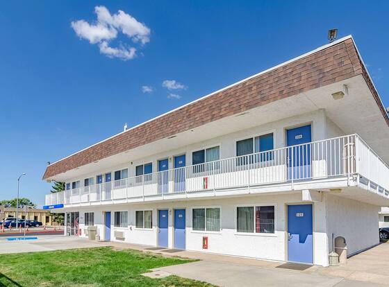 Motel 6 Cheyenne, WY allows check-in for 18 year-old guests
