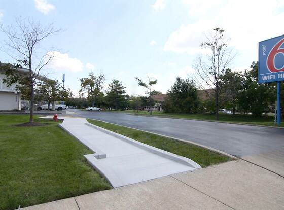 Motel 6 Middleburg Heights, OH - Cleveland allows check-in for 18 year-old guests