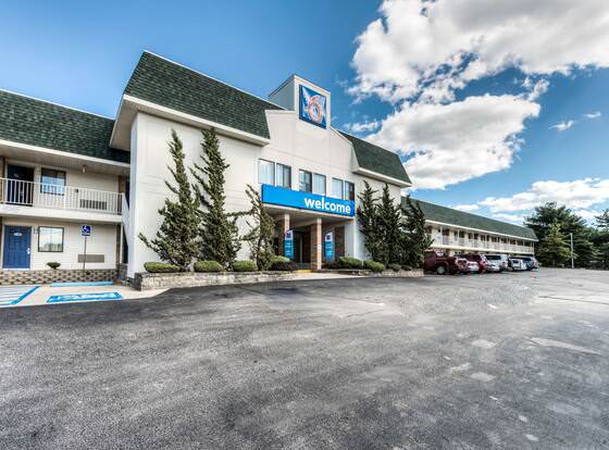 Motel 6 Niantic, CT - New London allows check-in for 18 year-old guests