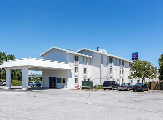 Motel 6 Council Bluffs, IA - Omaha East allows check-in for 18 year-old guests