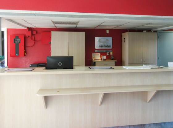 Econo Lodge Paducah West I-24 allows check-in for 18 year-old guests