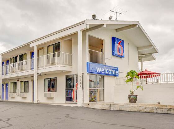 Motel 6 Portland, OR - Central allows check-in for 18 year-old guests