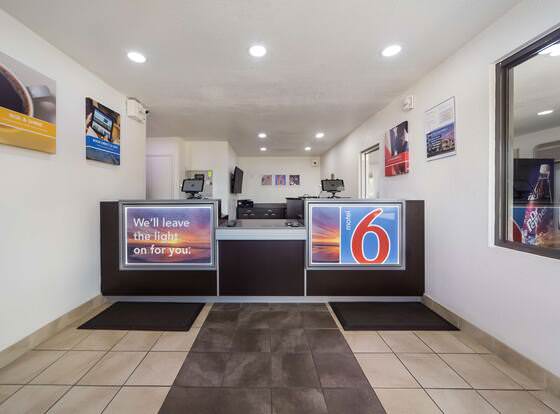 Motel 6 Meridian, MS allows check-in for 18 year-old guests