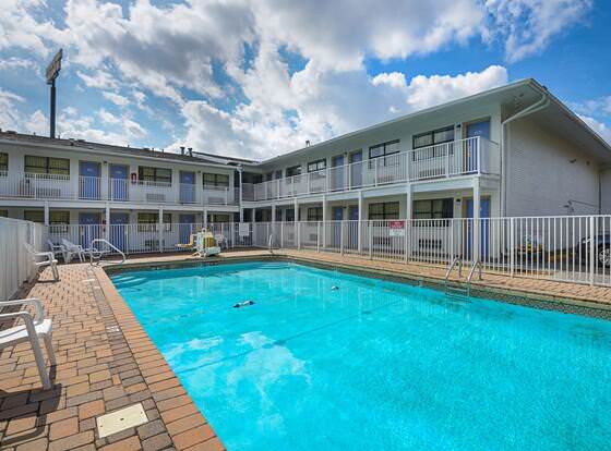 Motel 6 Chattanooga, TN allows check-in for 18 year-old guests