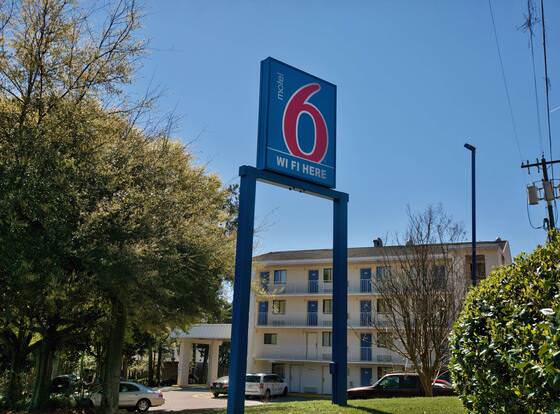 Motel 6 Tallahassee, FL allows check-in for 18 year-old guests