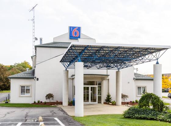Motel 6 Milan, OH - Sandusky allows check-in for 18 year-old guests