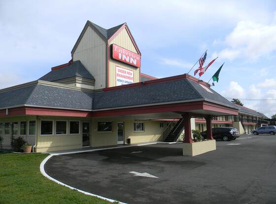 Lakeview Inn Centralia allows check-in for 18 year-old guests