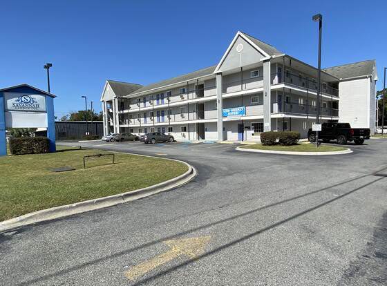 Savannah Garden Inn allows check-in for 18 year-old guests