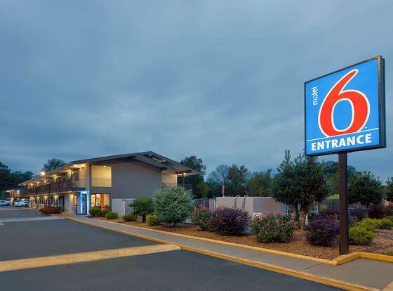 Motel 6 Columbus, GA allows check-in for 18 year-old guests