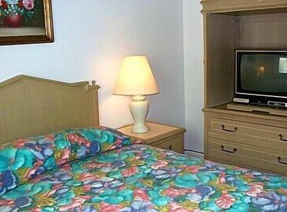 Aquarius Arms Motel allows check-in for 18 year-old guests