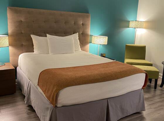 Redac Gateway Hotel In Torrance allows check-in for 18 year-old guests