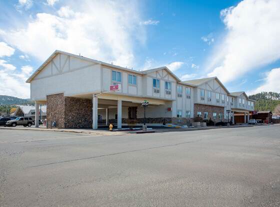 Clarion Pointe – Near Grand Canyon allows check-in for 18 year-old guests