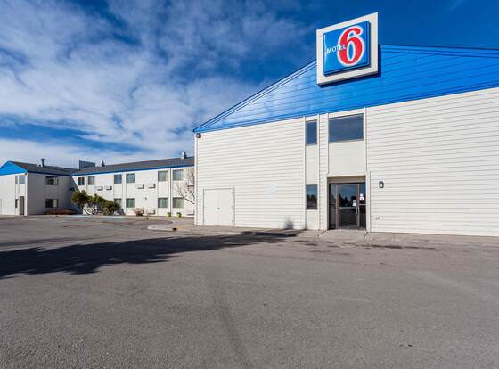 Motel 6 Great Falls, MT allows check-in for 18 year-old guests