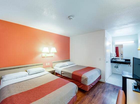 Motel 6 Greenville, TX allows check-in for 18 year-old guests