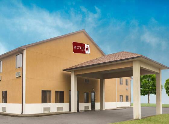 Hotel 7 Inn Anna allows check-in for 18 year-old guests