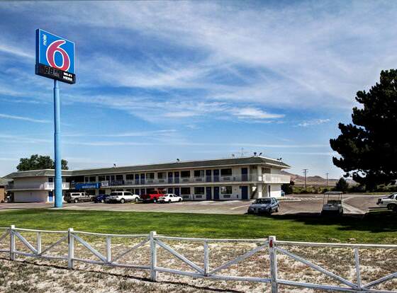 Motel 6 Wells, NV allows check-in for 18 year-old guests
