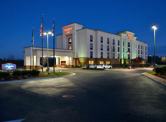 Hampton Inn Farmville, VA allows check-in for 18 year-old guests