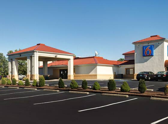 Motel 6 Shepherdsville, KY – Louisville South allows check-in for 18 year-old guests