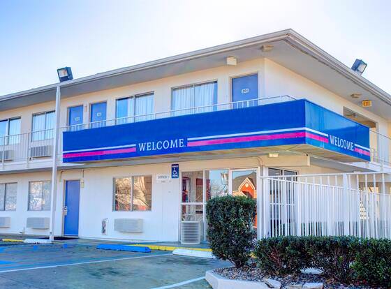 Motel 6 Murfreesboro, TN allows check-in for 18 year-old guests