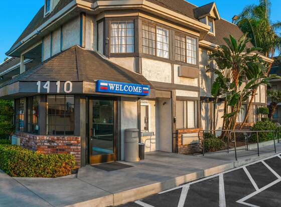 Motel 6 Merced, CA - North allows check-in for 18 year-old guests