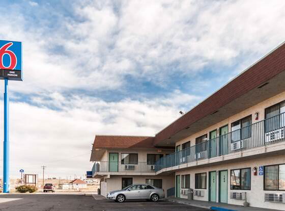 Motel 6 Green River, UT allows check-in for 18 year-old guests
