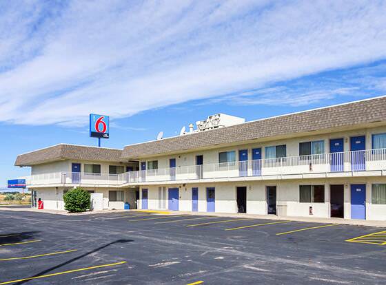 Motel 6 Laramie, WY allows check-in for 18 year-old guests