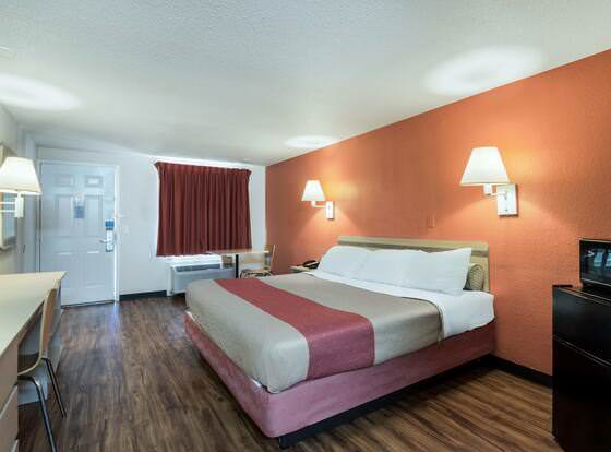 Motel 6 Newport News, VA allows check-in for 18 year-old guests