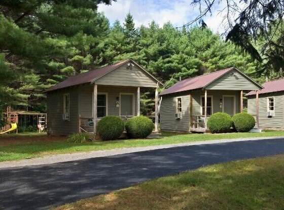 Pine Tree Motel & Cabins allows check-in for 18 year-old guests