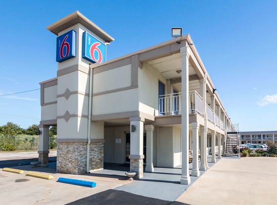 Motel 6 Wichita Falls, TX - North allows check-in for 18 year-old guests
