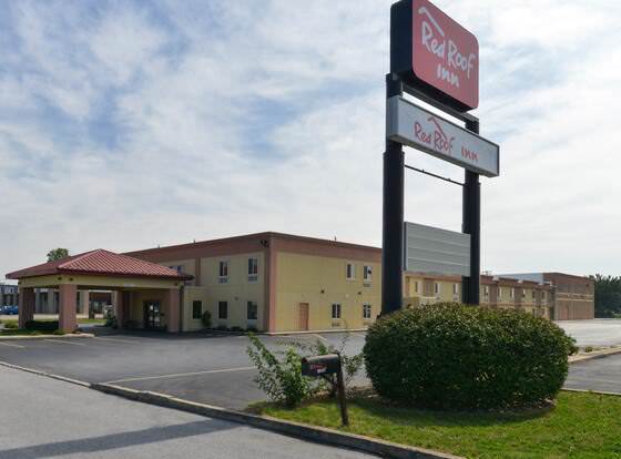 Red Roof Inn Chambersburg allows check-in for 18 year-old guests