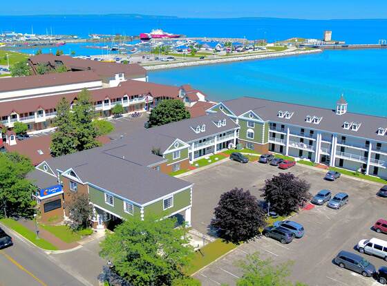 Comfort Inn Lakeside allows check-in for 18 year-old guests