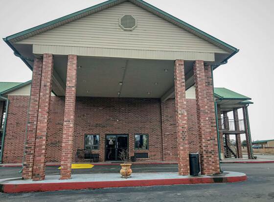 Motel 6 Ozark, AR allows check-in for 18 year-old guests