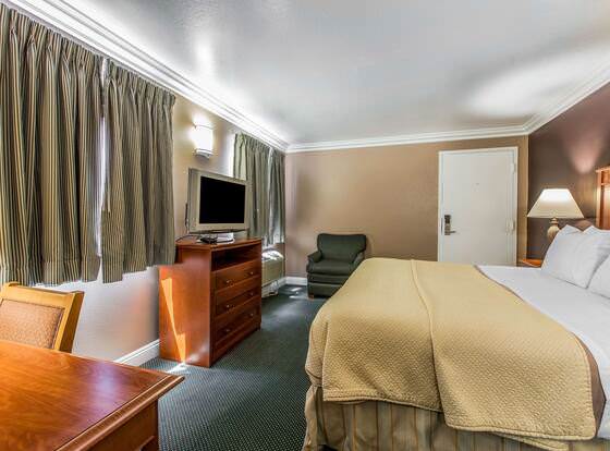 Rodeway Inn allows check-in for 18 year-old guests