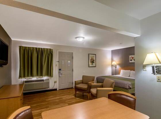 Studio 6 Lubbock, TX - Medical Center allows check-in for 18 year-old guests