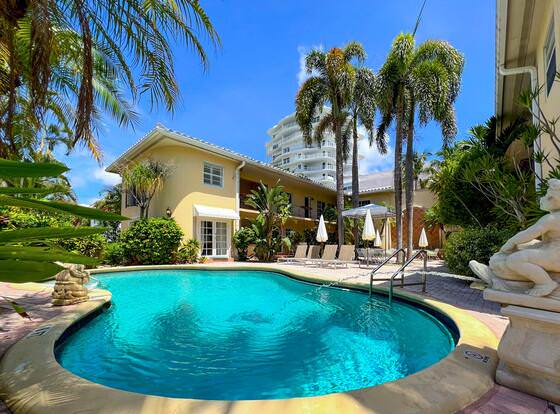 La Casa A North Beach Village Resort Hotel allows check-in for 18 year-old guests