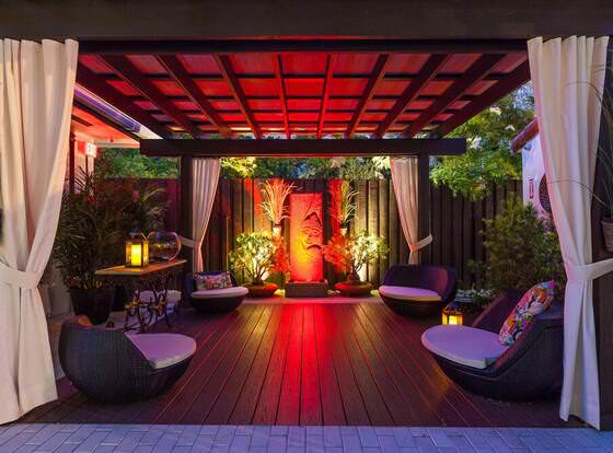 Bars B&B South Beach Miami Boutique Hotel allows check-in for 18 year-old guests